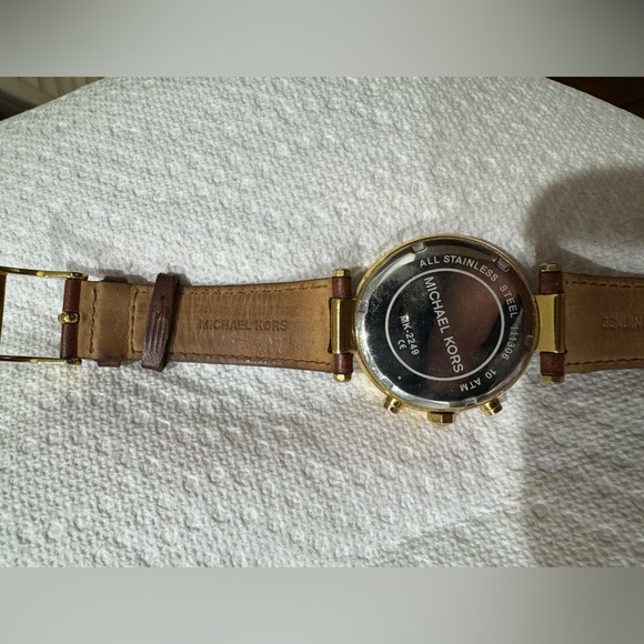 2 Michael Kors Watches (Keeping a pair) - Picture 7 of 7